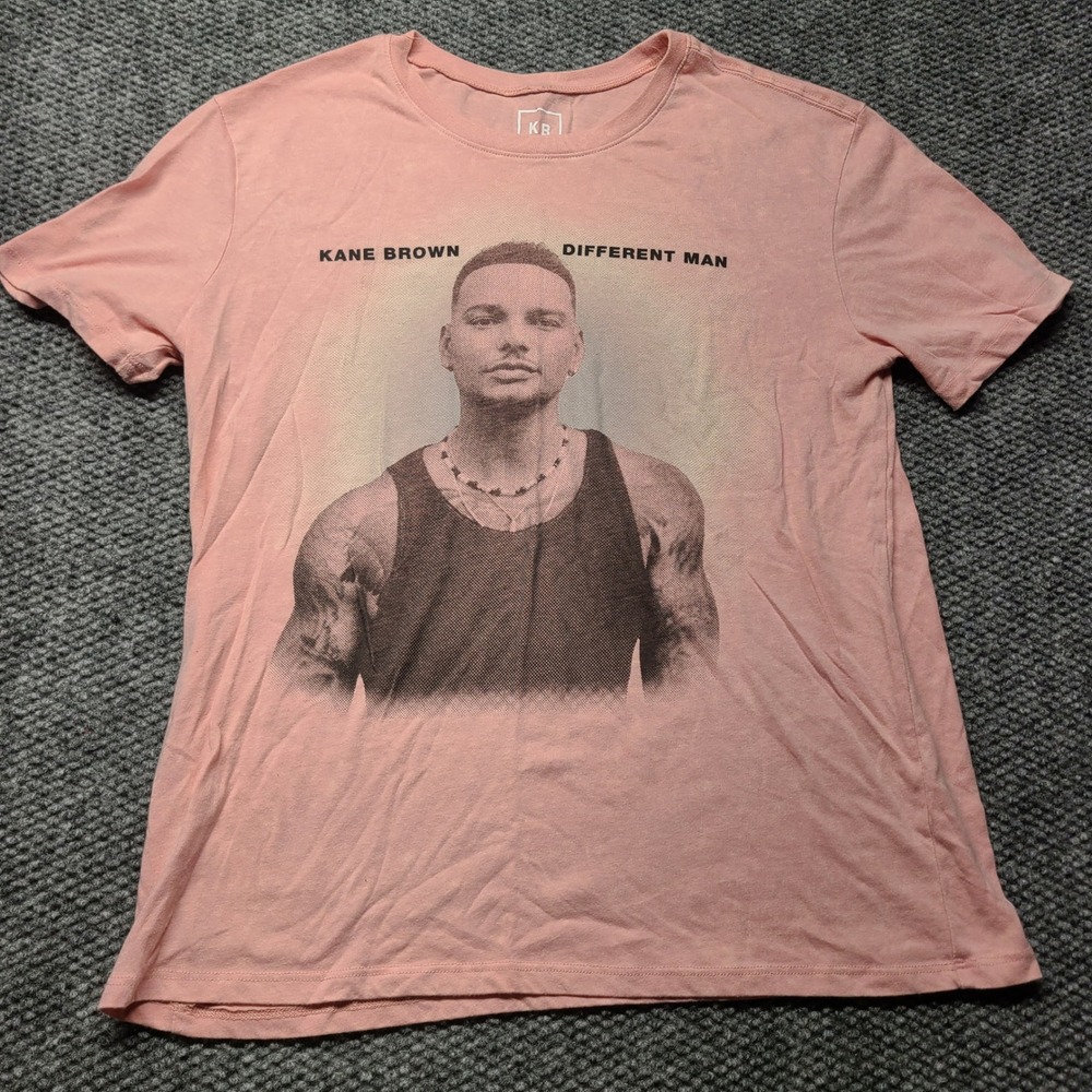 Kane Brown Different Man Graphic T-Shirt Peach Pink Short Sleeve Tee Womens M